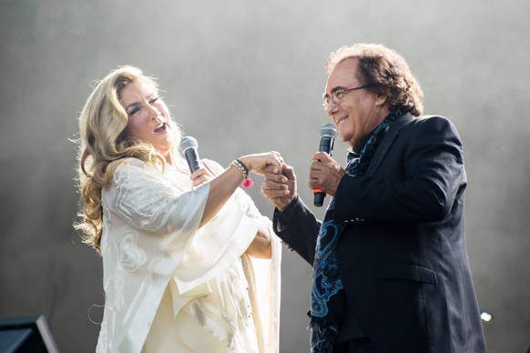 epa04891764 Romina Power (L) und Albano Carrisi perform during a joint concert at the Waldbuehne in Berlin, Germany, 21 August 2015. Is the first joint concert of the musicians in the German speaking  ...