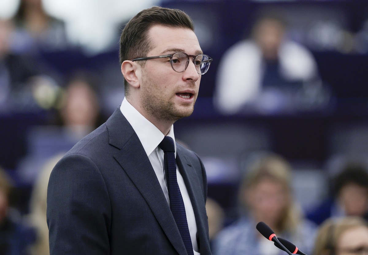 epa12077185 Jordan Bardella of Patriots for Europe Group speaks during a debate on 'A unified EU response to unjustified US trade measures and global trade opportunities for the EU' at the E ...