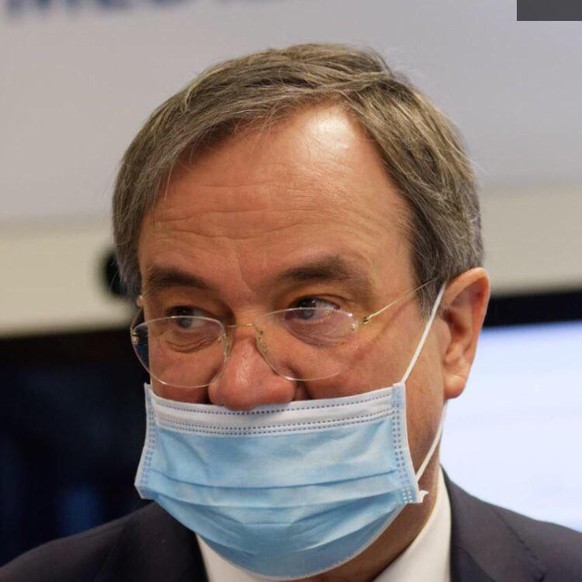 3 Monate vor der Wahl wollen die meisten Deutschen Laschet als Kanzler\nEin Bild sagt bekanntlich mehr als tausend Worte, darum:

Armin Laschet, aka The Original Nasenblüttler (Foto vom März 2020):