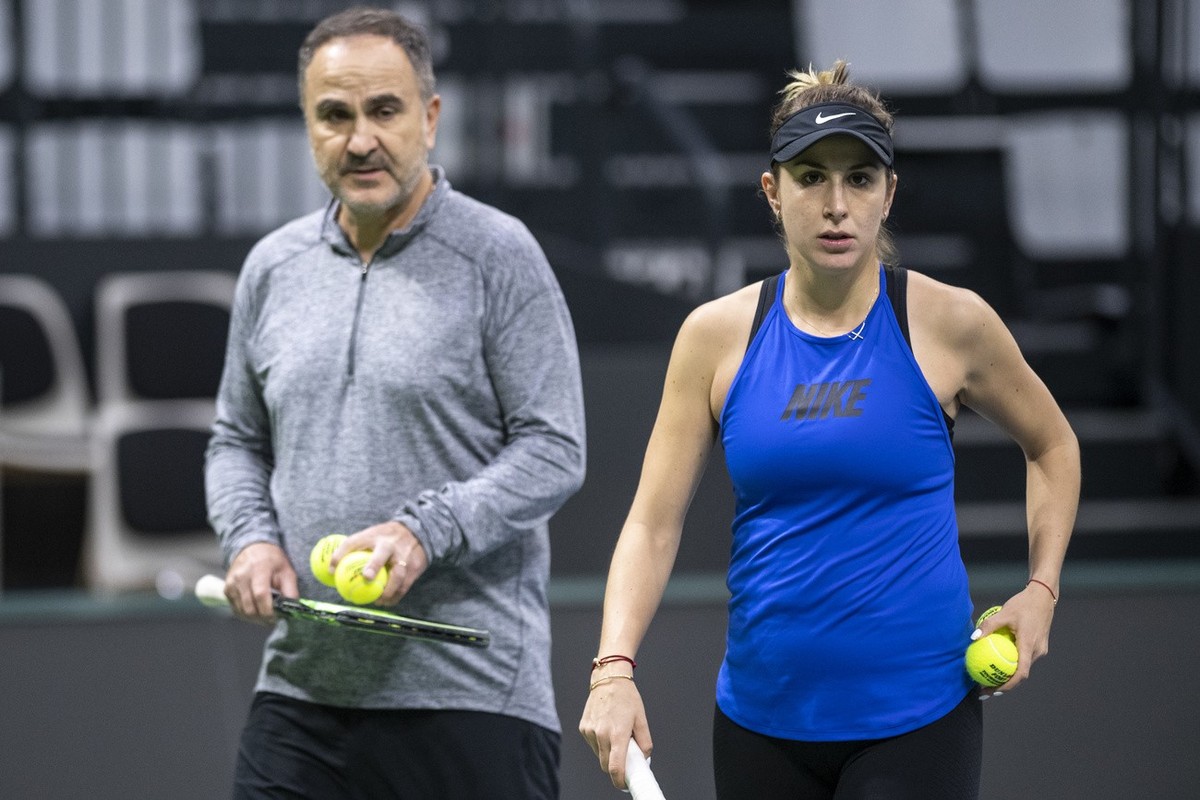 Switzerland's Belinda Bencic, right, and her father and coach Ivan Bencic, left, in action during a training session prior to the Fed Cup, World Group, 1st Round, in the Swiss Tennis Arena in Bie ...