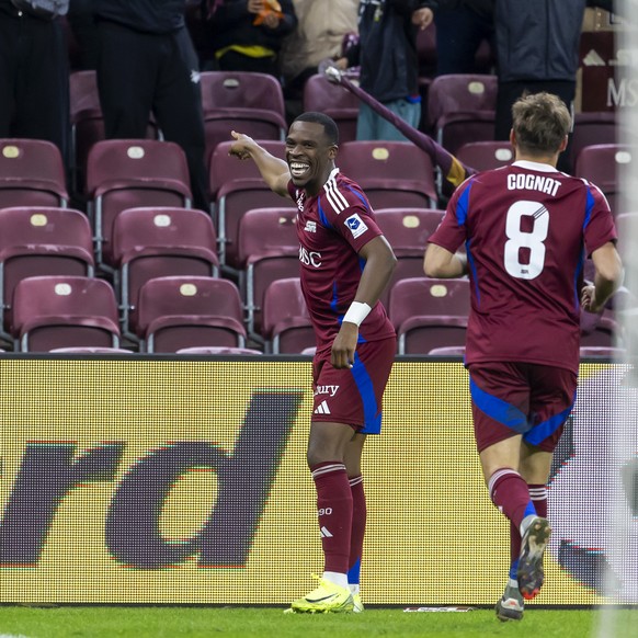 Dereck Kutesa (SFC), left, celebrates his goal with his teammate after scoring the 2:0, during the Super League soccer match of Swiss Championship between Servette FC, SFC, and FC Sion, SIO, at the St ...