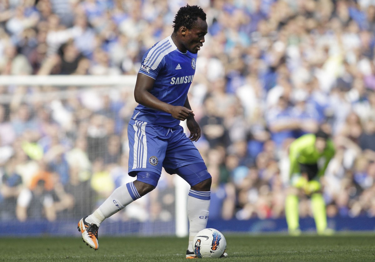 Chelsea's Michael Essien plays against Tottenham Hotspur during their English Premier League soccer match at Stamford Bridge, London, Saturday, March 24, 2012. (AP Photo/Sang Tan) WO SPIELT HEUTE ...