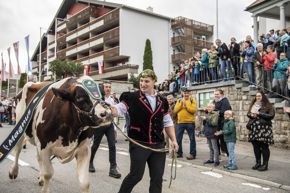 Joel Wicki, der Schwingerk�nig 2022 vom Eidgenoessischen Schwing- und Aelplerfest ESAF in Pratteln wird in seinem Wohnort Soerenberg festlich empfangen, am Mittwoch, 31. August 2022, im Dorf Soerenber ...