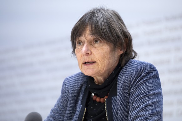 Martina Munz, Nationalraetin SP-SH, spricht waehrend einer Medienkonferenz des Komitees gegen ein radikales Verbot von Tierversuchen, am Montag, 10. Januar 2022, in Bern. (KEYSTONE/Peter Klaunzer)