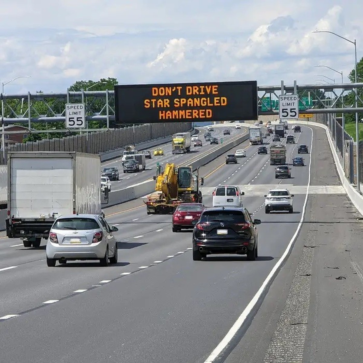 lustige verkehrsschilder autobahn warnschilder https://www.businessinsider.com/funny-highway-signs-messages-safety-federal-scrutiny-new-jersey-2023-2?r=US&amp;IR=T#-16