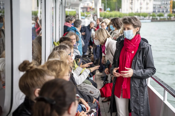 Bundesrätin Simonetta Sommaruga während der Schifffahrt von Brunnen zur Rütliwiese.