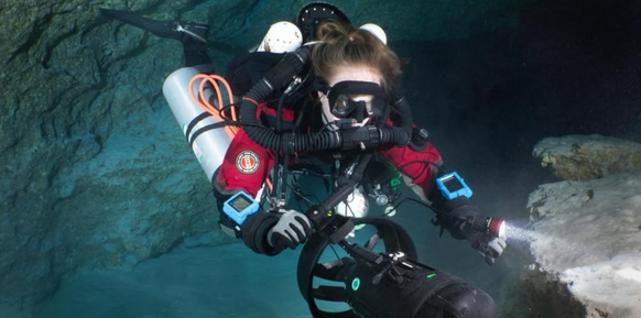 Mit zunehmender Tiefe verschlechtert sich laut den Rettungstauchern die Sicht massiv.