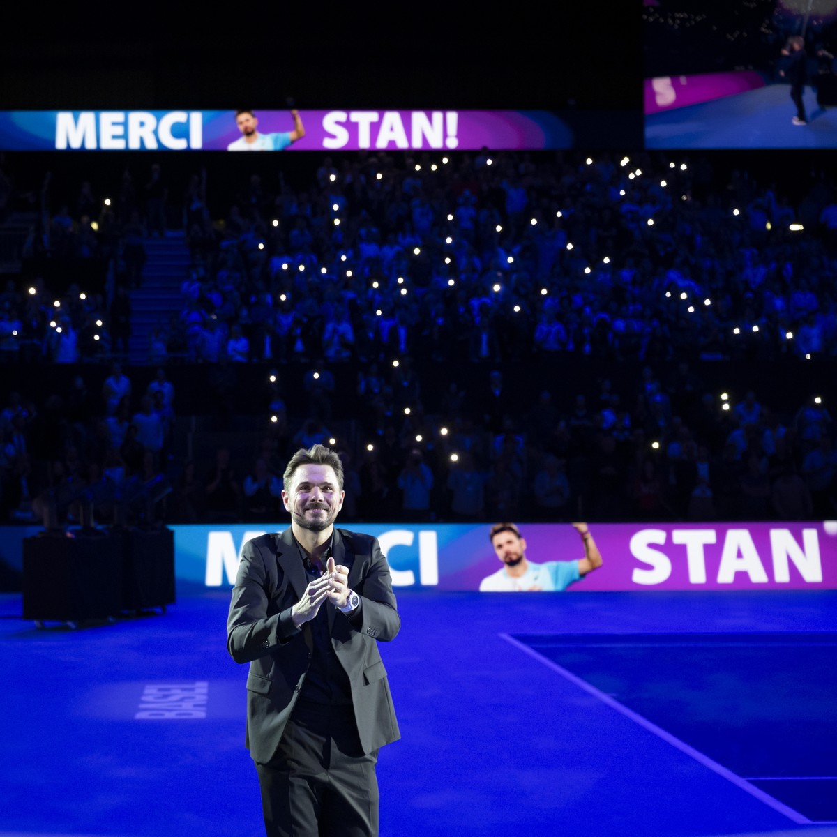 epa13333141 Stan Wawrinka of Switzerland greets attendees during his farewell ceremony at the Swiss Indoors tennis tournament at the St. Jakobshalle in Basel, Switzerland, 26 October 2026. Wawrinka is ...