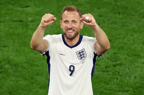 epa11471528 England captain Harry Kane celebrates at the end of the UEFA EURO 2024 semi-finals soccer match between Netherlands and England, in Dortmund, Germany, 10 July 2024. England won 2-1 EPA/GEO ...