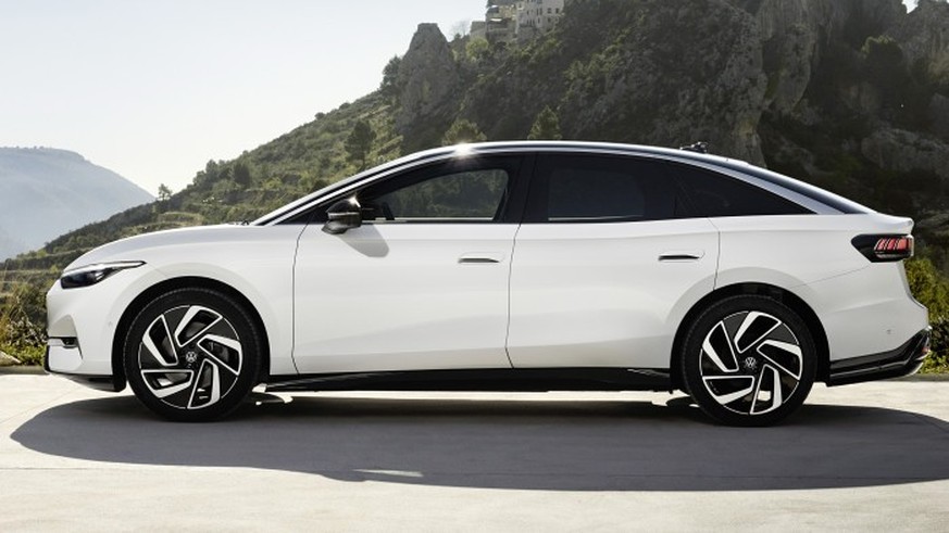 Thanks to optimized aerodynamics, the touring limousine should also enable a range of 600 or 700 kilometers, depending on the size of the battery.