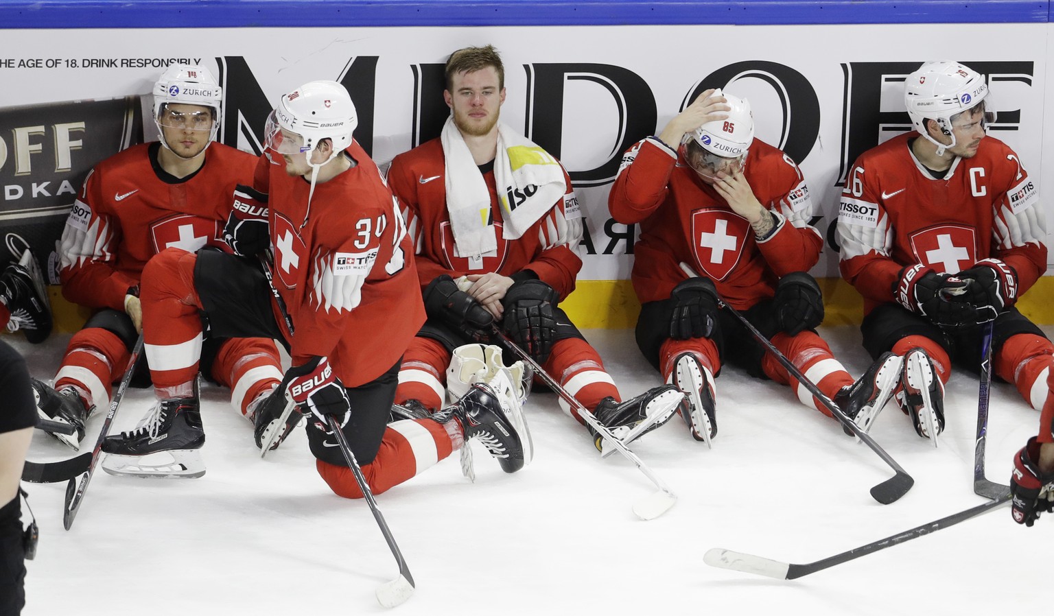 Switzerland&#039;s players reacts after losing the Ice Hockey World Championships final match against Sweden at the Royal arena in Copenhagen, Denmark, Sunday, May 20, 2018. (AP Photo/Petr David Josek ...