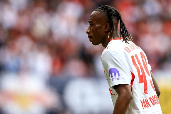 epa12944053 Yan Diomande of Leipzig in action during the German Bundesliga soccer match between RB Leipzig and FC St. Pauli in Leipzig, Germany, 09 May 2026. EPA/MARTIN DIVISEK CONDITIONS - ATTENTION: ...