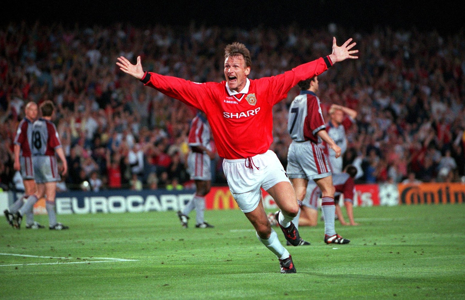 26th MAY 1999, UEFA Champions League Final, Barcelona, Spain, Manchester United 2 v Bayern Munich 1, Manchester United&#039;s Teddy Sheringham celebrates after scoring his late equalising goal (Photo  ...