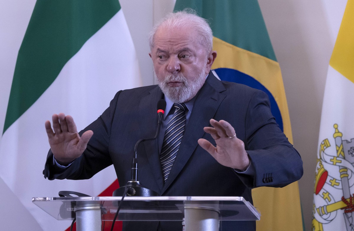 epa10705273 Brazilian President Luiz Inacio Lula da Silva speaks during a press conference at the end of his visit in Italy in Rome, Italy, 22 June 2023. Brazilian President Luiz Inacio Lula da Silva  ...