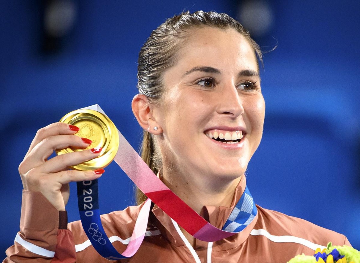 epa09383071 Belinda Bencic of Switzerland poses with her gold medal on the podium after winning the women's singles tennis gold medal final match of the Tokyo 2020 Olympic Games at Ariake Tennis  ...