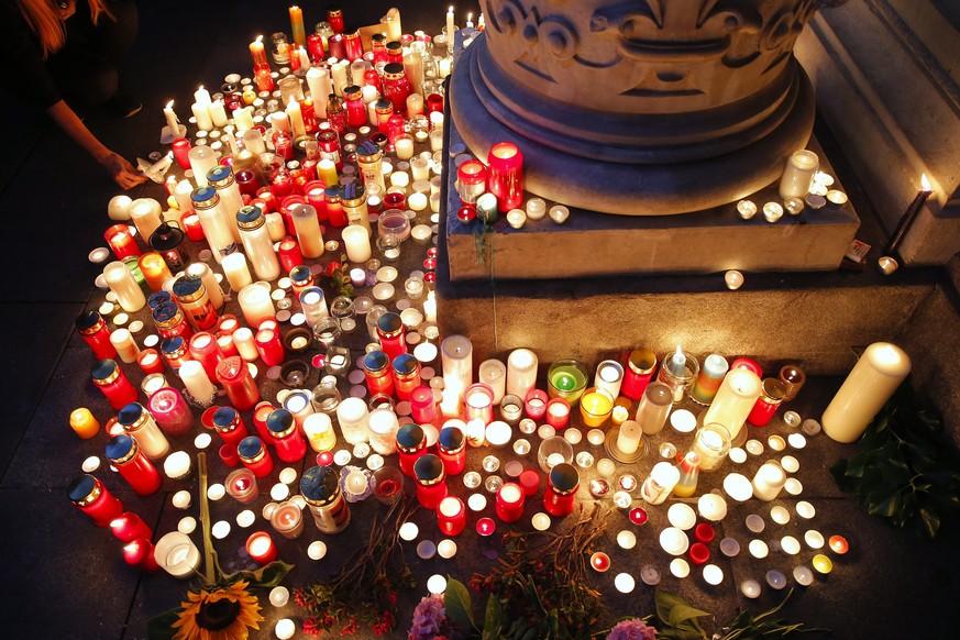 Kerzen in Gedenken an die Opfer von Graz.