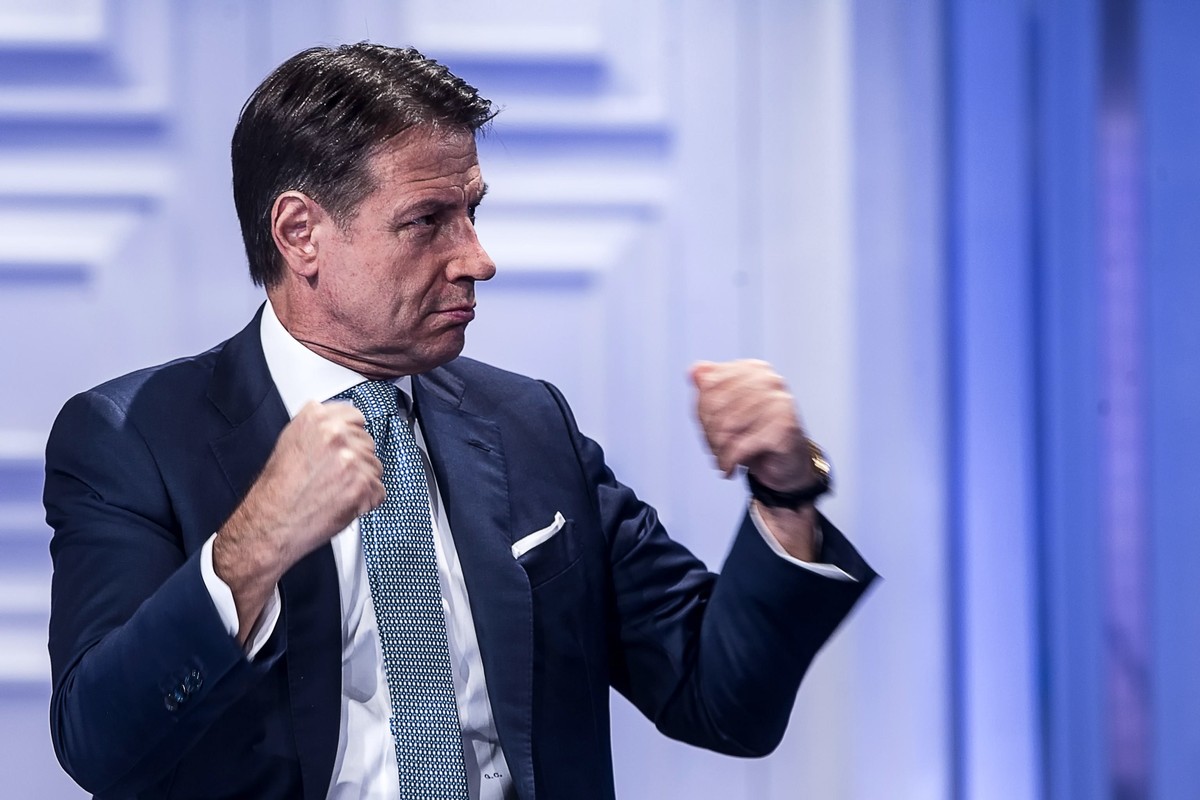 epa10199386 Five-Star Movement (M5S) leader Giuseppe Conte is interviewed at Rai 1 'Porta a Porta' tv program in Rome, Italy, 22 September 2022. Italy will hold its general snap elections on ...