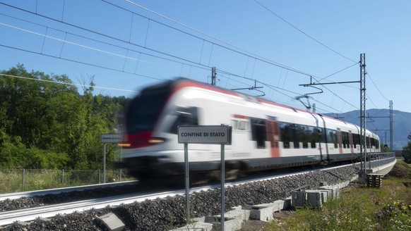 Der Zug Tilo der SBB faehrt in Richtung Flughafen Mailand Malpensa am Dienstag, 30. Juli 2019. Die neue Bahnverbindung von Stabio zum Mailaender Flughafen Malpensa ist seit dem 10. Juni 2018 in Betrie ...