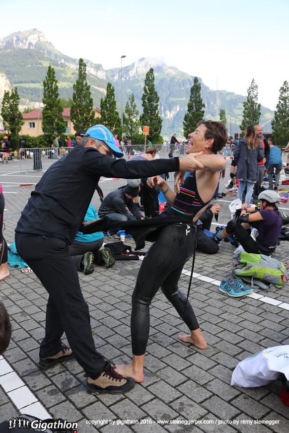 FLUELEN, 12.06.2016 - Start zur Schwimmstrecke ueber 3 km im Vierwaldstaettersee bei Fluelen am Uerner Suntig am Gigathlon 2016. 

copyright by gigathlon.ch &amp; www.steineggerpix.com / photo by remy ...