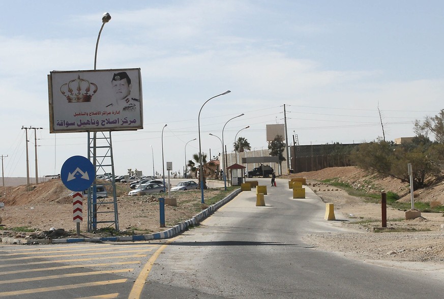 epa05828557 (FILE) - A file picture dated 04 February 2015, shows the entrance to the Jordanian Swaqa Prison, south of Amman. Jordan authorities announced it executed 15 convicts, including 10 terrori ...