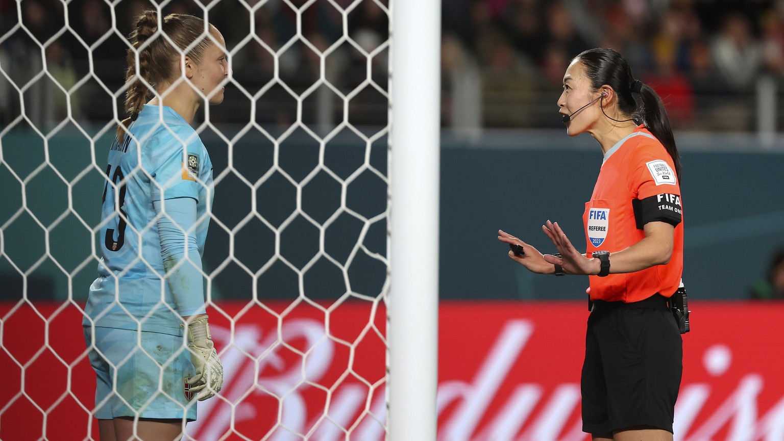 epa10757088 Referee Yoshimi Yamashita (R) speaks with Norway&#039;s goalkeeper Aurora Watten Mikalsen (L) during the FIFA Women&#039;s World Cup group A soccer match between New Zealand and Norway, in ...
