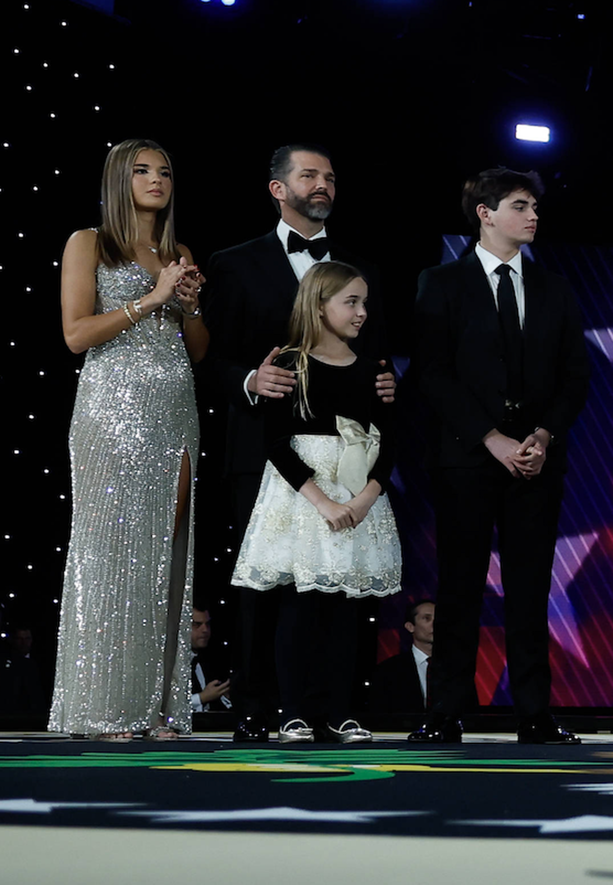 Don Jr entouré de trois de ses cinq enfants, qu'il partage avec son ex-femme Vanessa Trump.