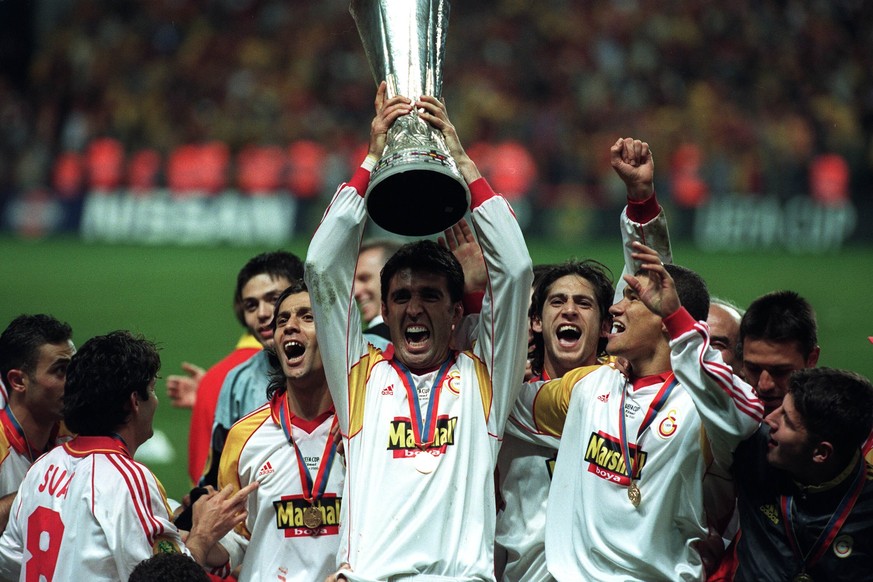 Gheorghe Hagi Galatasaray Uefa Cup Champions 17 May 2000 PUBLICATIONxINxGERxSUIxAUTxONLY Copyright: AllstarxPicturexLibrary 12176236 editorial use only