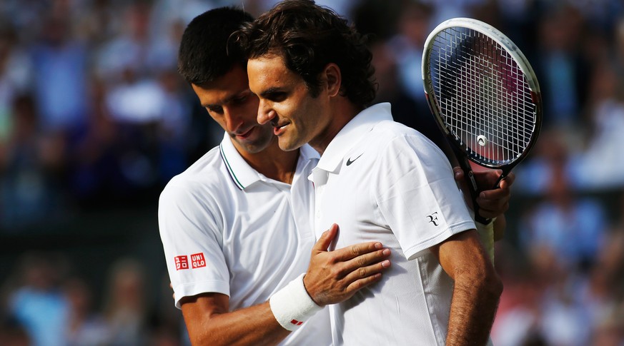 Federer und Djokovic beim Shakehands nach dem Wimbledon-Final 2014.