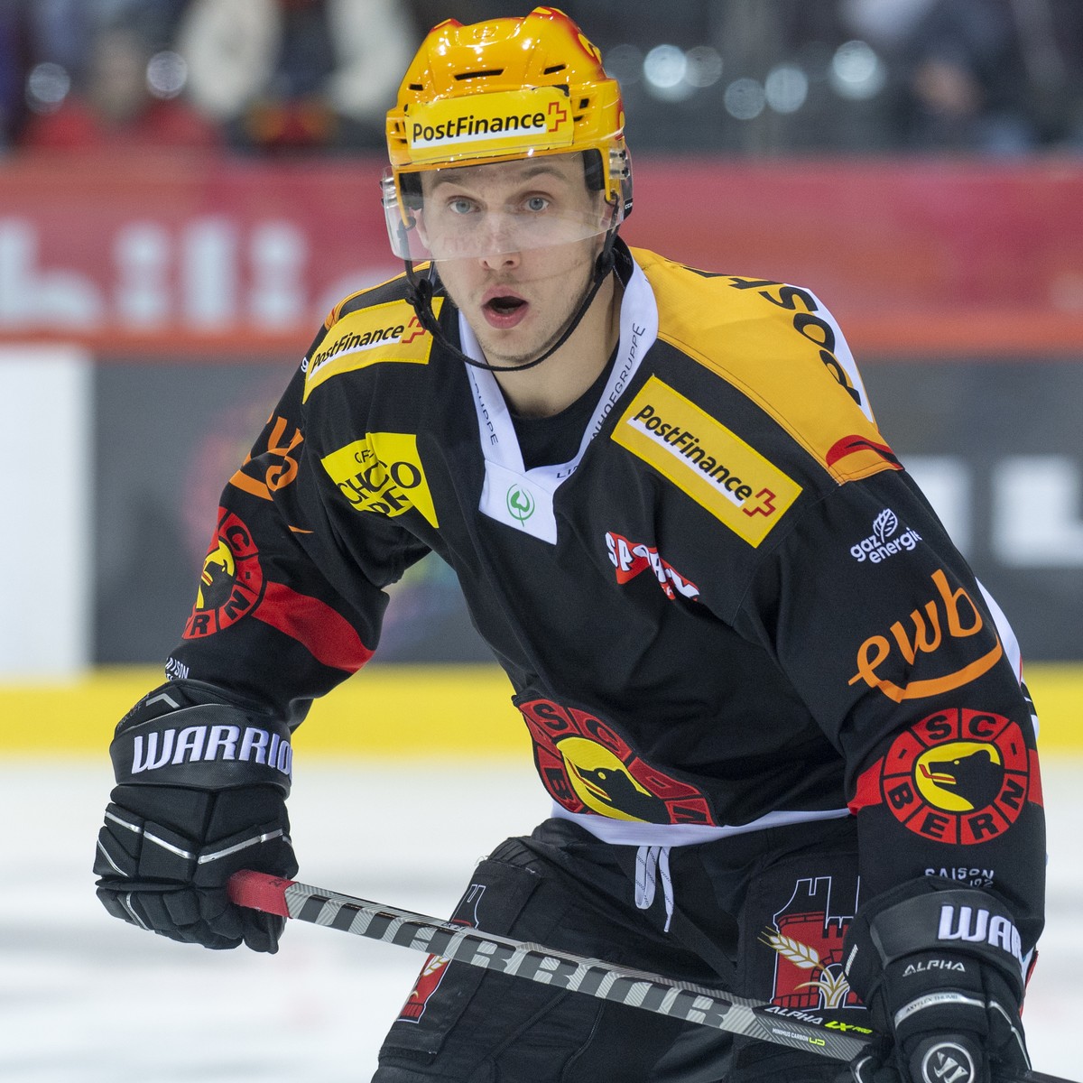 Berns PostFinance Top Scorer Dominik Kahun, im Eishockey Meisterschaftsspiel der National League zwischen dem SC Bern und dem HC Lugano, am Samstag, 6. November 2021, in der PostFinance Arena in Bern. ...
