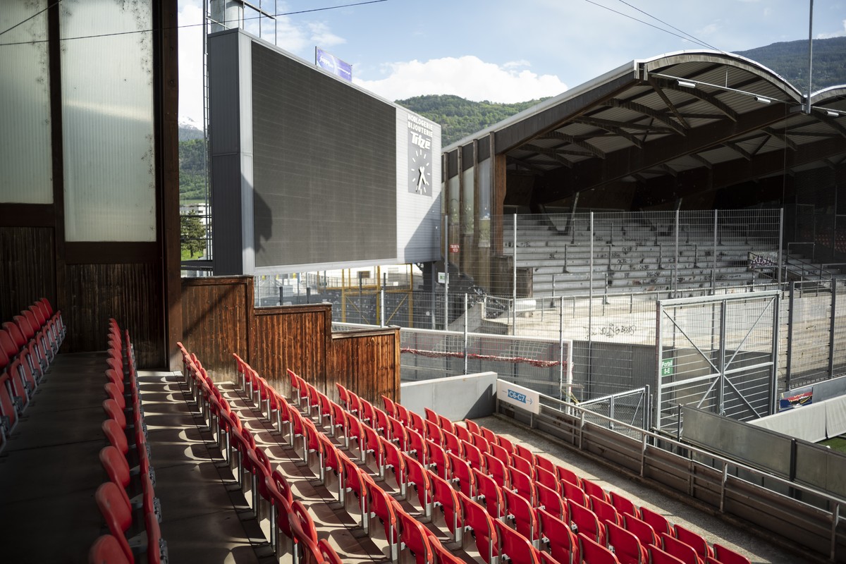 Blick von der Ost- zur Suedtribuene mit dem Gaestesektor, im Fussball Stadion Tourbillon, Heimstadion des Super League Vereins FC Sion, am Samstag, 25. April 2020 in Sitten VS. (KEYSTONE/Alessandro de ...