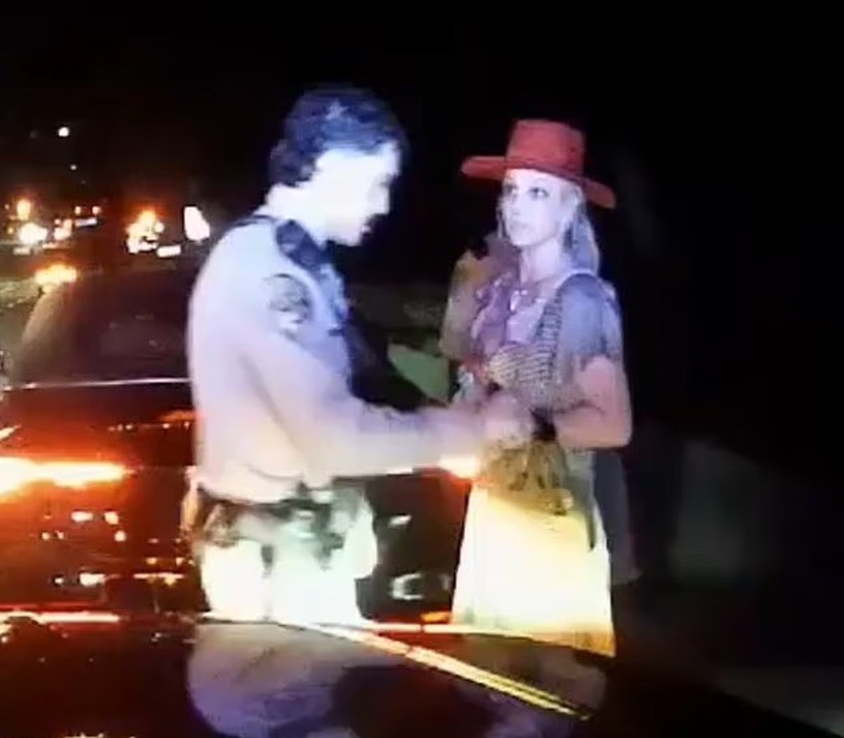 Selon le rapport de police, Britney Spears aurait déclaré ne pas se sentir bien et refusé de se soumettre aux tests de sobriété sur place.