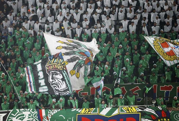 Football Soccer - Rapid Wien v Athletic Bilbao - UEFA Europa League group stage - Group F - Allianz Stadium, Vienna, Austria - 8/12/2016. Supporters of Rapid Wien before the match. REUTERS/Leonhard Fo ...