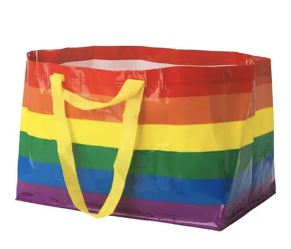 Werden im Pride-Monat Juni bei Ikea verkauft: Einkaufstaschen mit Regenbogenfarben.