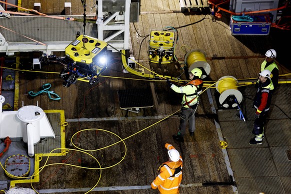 A new survey of M/S Estonia on board VOS Sweet in the Baltic Sea on June 09, 2022. Using a ROV remotely operated vehicle, a photogrammetric survey is being carried out. 852 people died when MS Estonia ...