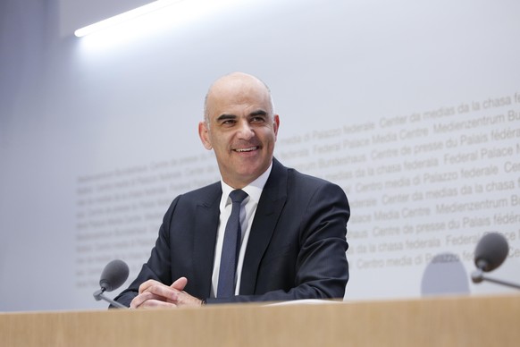 Bundesrat Alain Berset waehrend einer Medienkonferenz des Bundesrates ueber die Situation des Coronavirus, am Mittwoch, 27. Mai 2020 in Bern. (KEYSTONE/Peter Klaunzer)