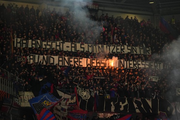 UEFA Europa League: SC Freiburg vs FC Basel, 24.09.2025 Basler Fanblock mit einem Banner UEFA Europa League: SC Freiburg vs FC Basel, Europa-Park-Stadion, 24.09.2025 *** UEFA Europa League SC Freiburg ...