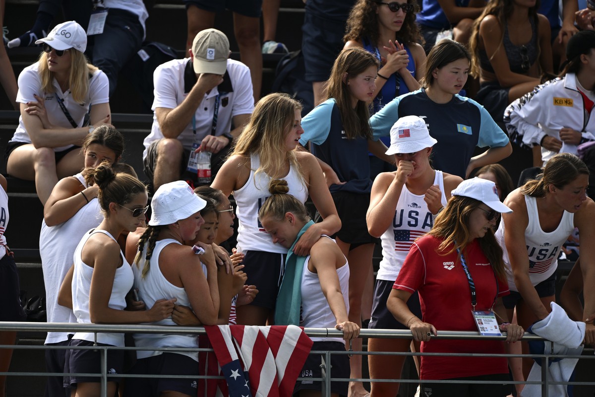 Fans and teammates recta after Anita Alvarez of United States collapsed during the solo free final of the artistic swimming at the 19th FINA World Championships in Budapest, Hungary, Wednesday, June 2 ...
