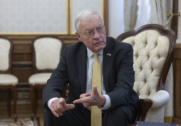 epa11907659 A handout picture made available by the Presidential Press Service shows US Special Presidential Envoy for Russia and Ukraine Keith Kellogg attends his meeting with Ukraine&#039;s Head of  ...