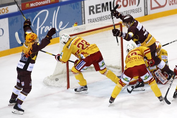 Geneve-Servette&#039;s forward Deniss Smirnovs, of Latvia, left, celebrates his goals past Biel&#039;s players defender Rajan Sataric, 2nd left, center Jan Neuenschwander, goalkeeper Elien Paupe, righ ...