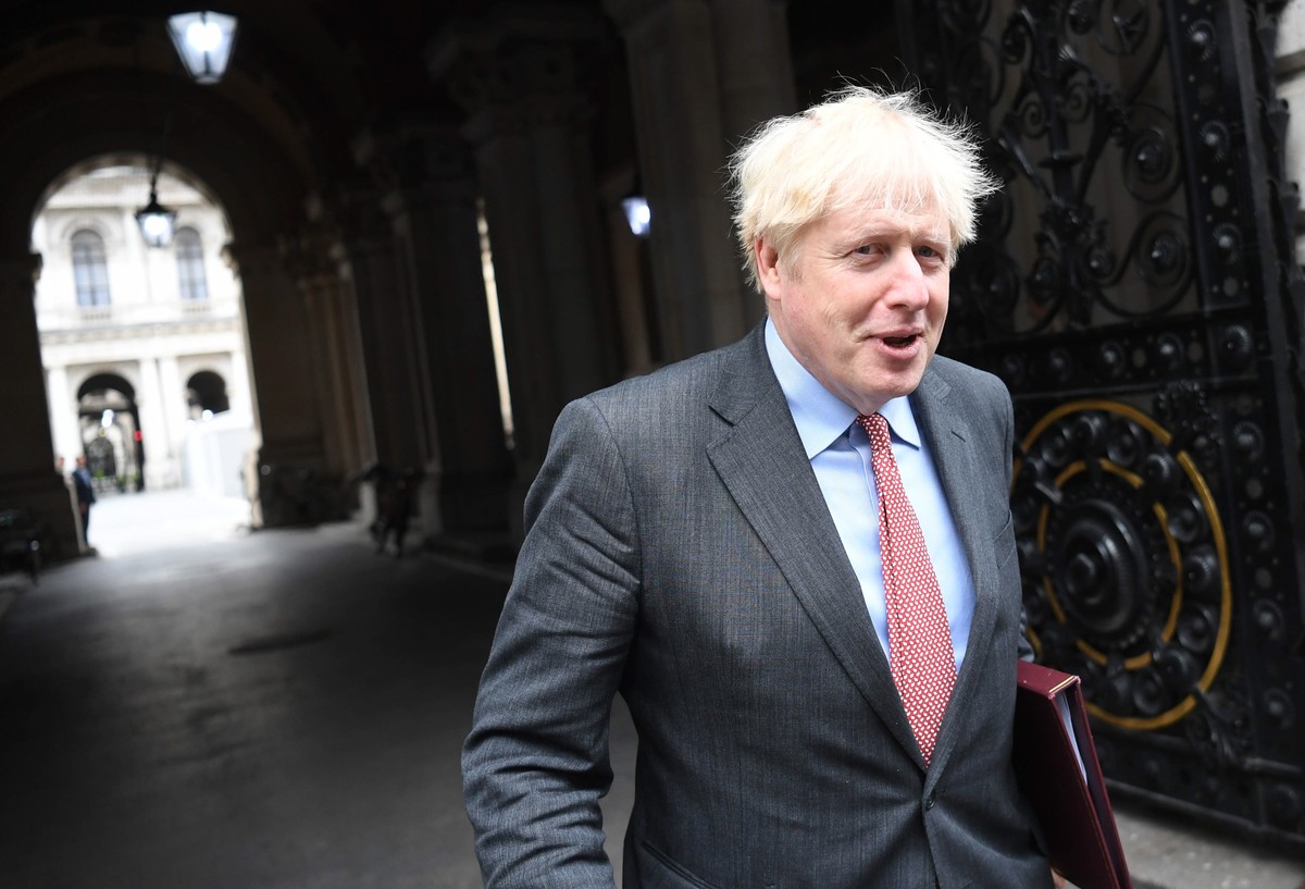 epa08707797 Britain's Prime Minister Boris Johnson (R) departs following a political cabinet meeting in Downing Street in London, Britain, 30 September 2020. Prime Minister Johnson is expected to ...
