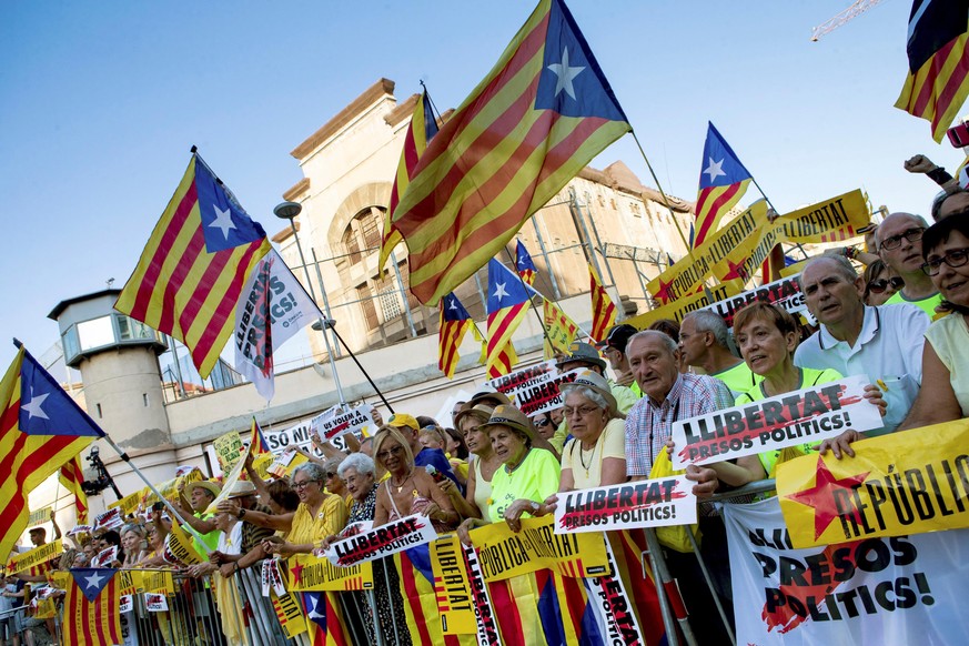 epa06889001 Thousands protest in Barcelona, Catalonia, Spain, 14 July 2018. In a demonstration organized by by ANC, Omnium Cultural and the Catalan Association of Civil Rights (ACDC) protesters demand ...