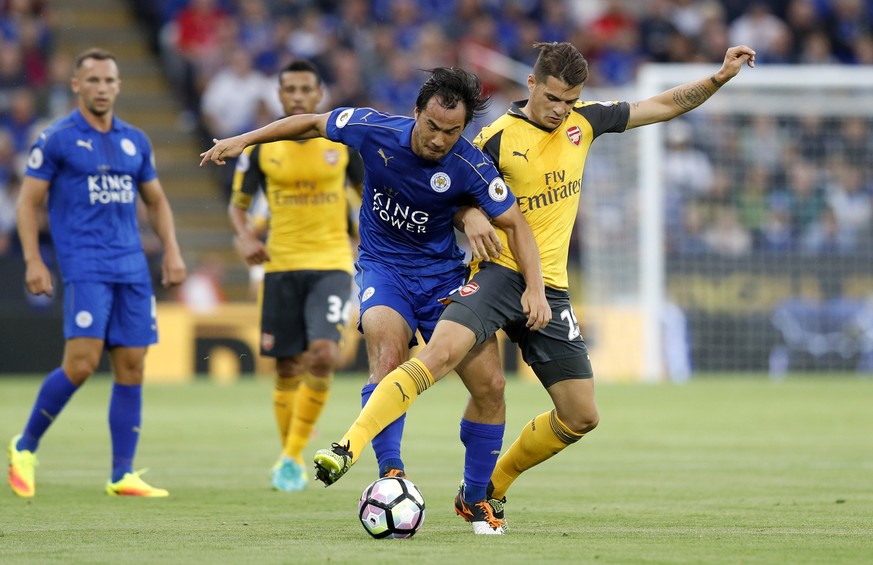 Britain Soccer Football - Leicester City v Arsenal - Premier League - King Power Stadium - 20/8/16
Leicester City&#039;s Shinji Okazaki in action with Arsenal&#039;s Granit Xhaka 
Reuters / Darren S ...