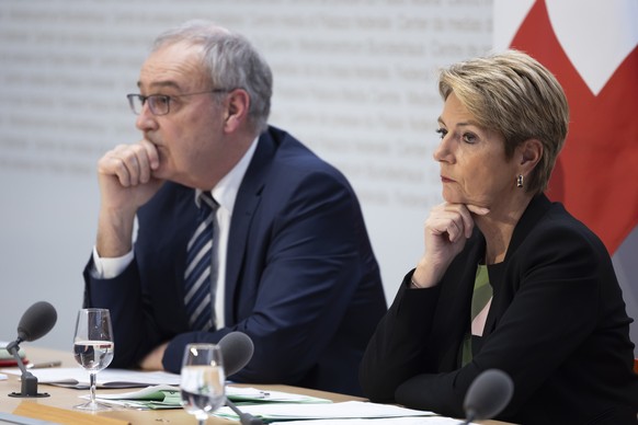 epa12007676 Swiss Federal President Karin Keller-Sutter (R) and Federal Councillor Guy Parmelin attend a press conference on the new import tariffs into the US, in Bern, Switzerland, 03 April 2025. US ...