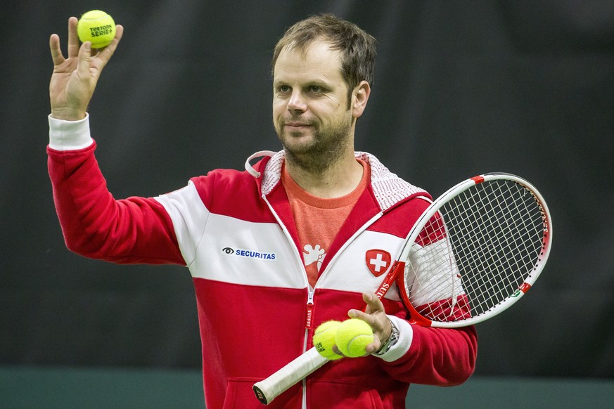 Swiss Davis Cup Team captain Severin Luethi during a training session at the Swiss Tennis Arena in Biel, Switzerland, Wednesday, September 13, 2017. (KEYSTONE/Alexandra Wey)