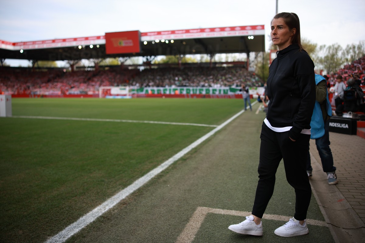 epa12898074 Unions new head coach Marie-Louise Eta looks on prior to the Bundesliga soccer match 1. FC Union Berlin and VfL Wolfsburg in Berlin, Germany, 18 April 2026. EPA/CLEMENS BILAN