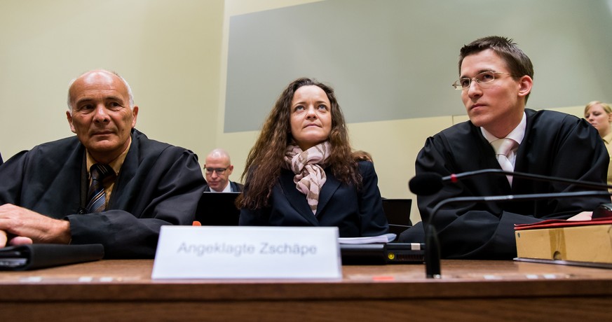 Beate Zschaepe mit ihren Verteidigern am 9. Dezember im Münchner Oberlandgericht.