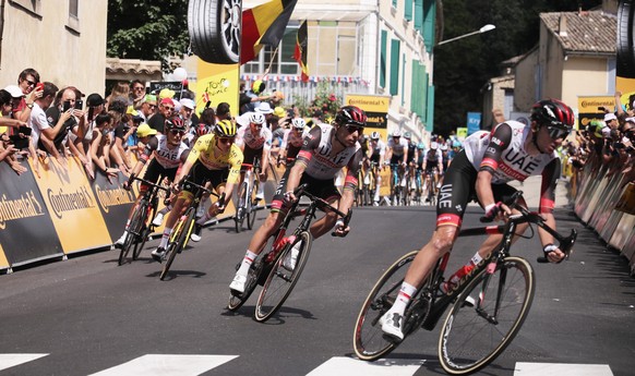 epa09328791 Yellow Jersey Slovenian rider Tadej Pogacar of the UAE-Team Emirates (3-R) in action during the 11th stage of the Tour de France 2021 over 198.9 km from Sorgues to Malaucene, France, 07 Ju ...