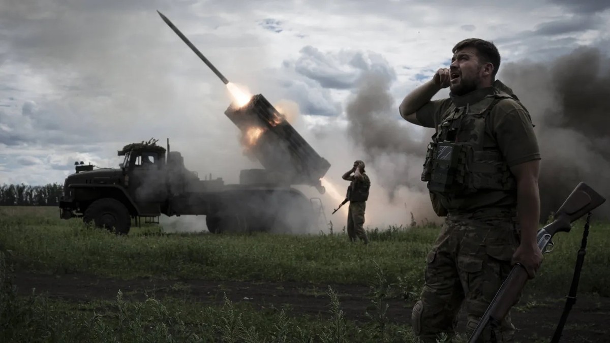 soldats ukraine
Ukrainische Truppen feuern mit einem Grad-Mehrfachraketenwerfer auf russische Stellungen in der Region Dnipropetrowsk (Archivbild): Im vergangenen Sommer waren Kremltruppen dort einmar ...