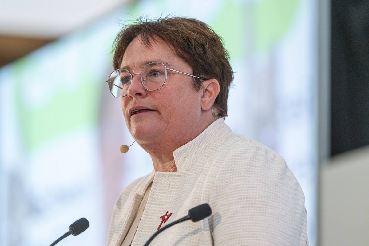 Nationalraetin Magdalena Martullo-Blocher, SVP-GR, spricht an der Delegiertenversammlung der SVP, am Samstag, 17. Oktober 2026 in Bulle. (KEYSTONE/Peter Schneider)