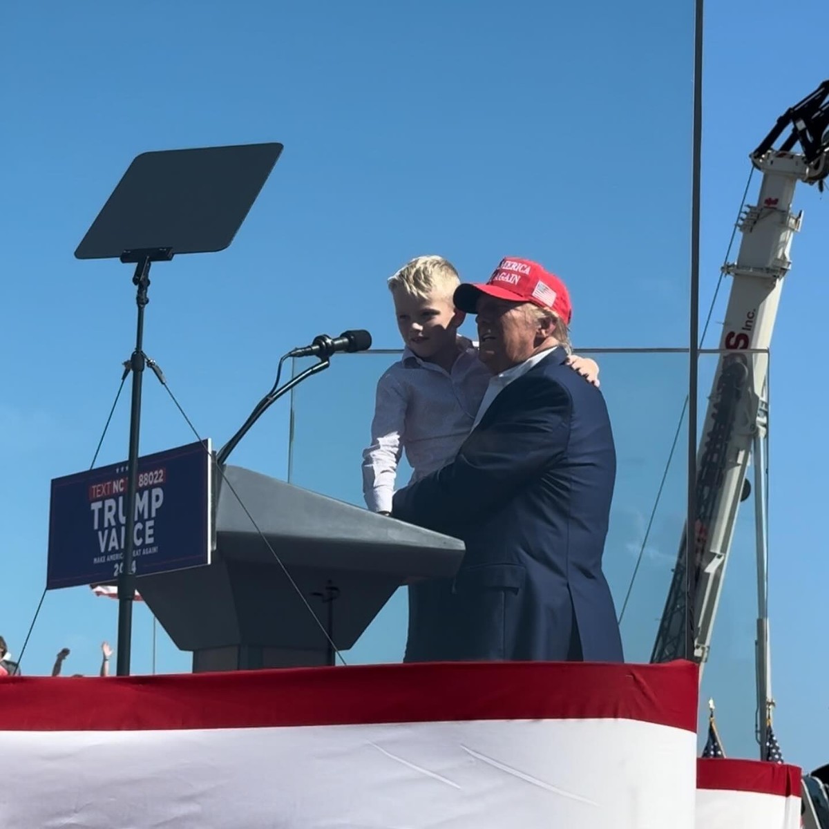 Donald Trump et son petit-fils, Eric Jr, en meeting à Wilmington, en septembre.